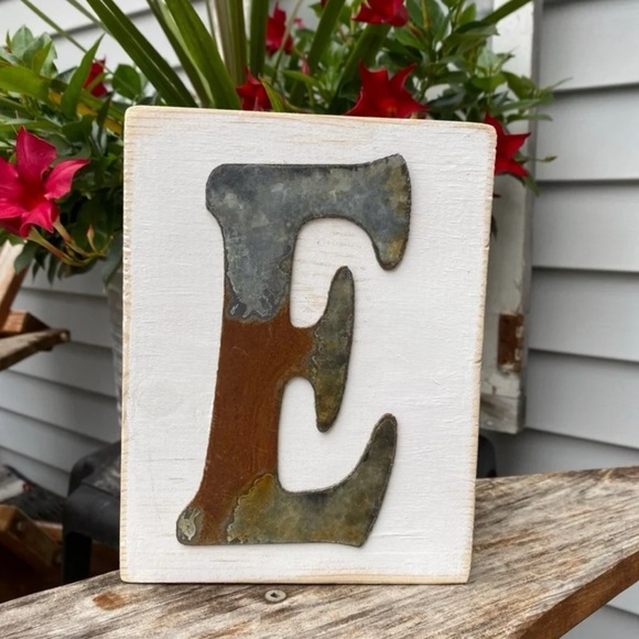 Rustic Metal Letter R - Picture 2 of 2